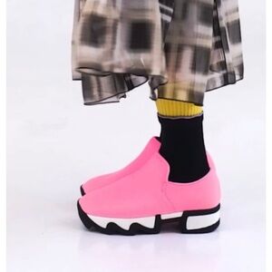 iRi WES I Pink Low Top Sneaker Sz 11 they fit well 9.5 and 10.